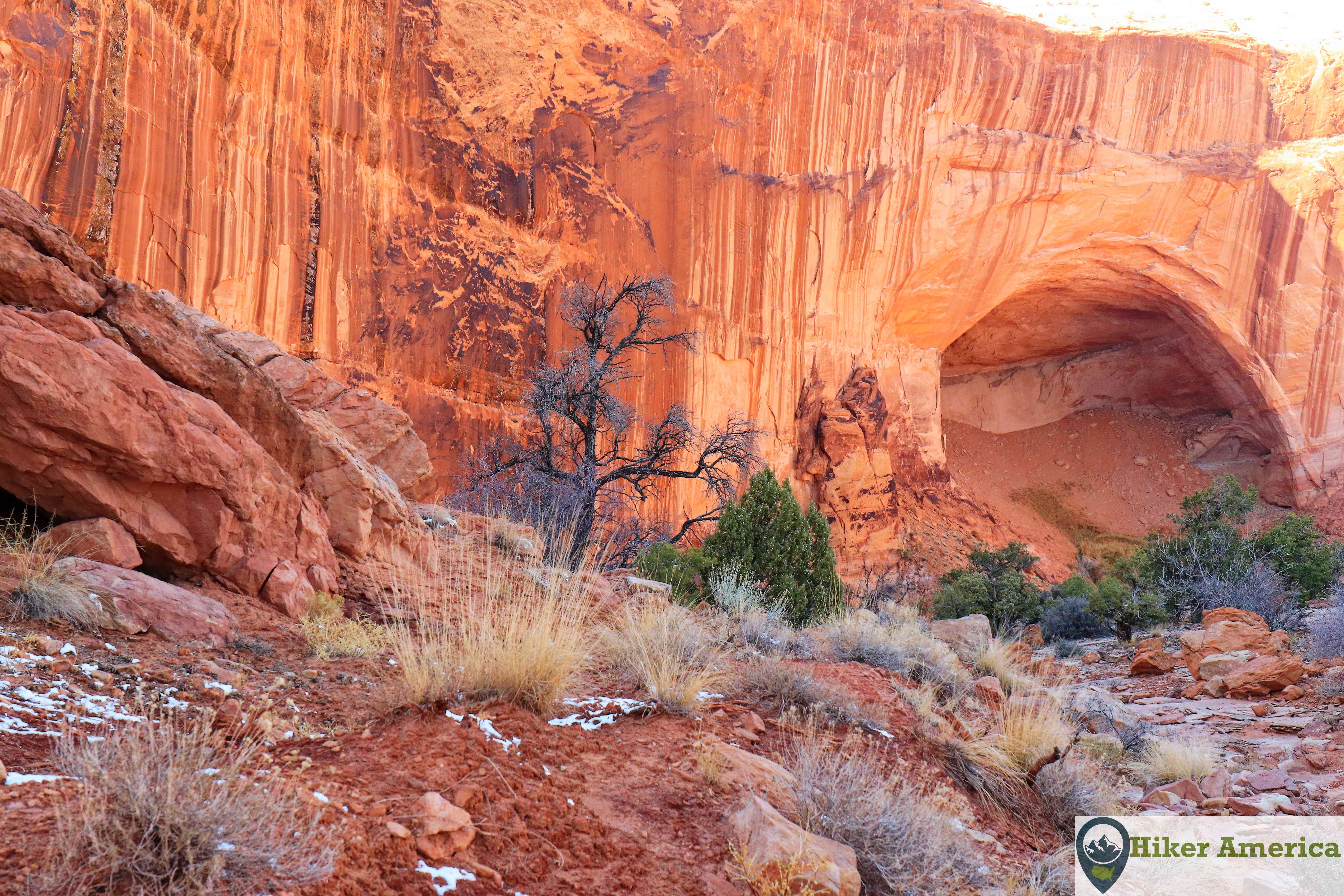 The landscape just before Alcove Springs.